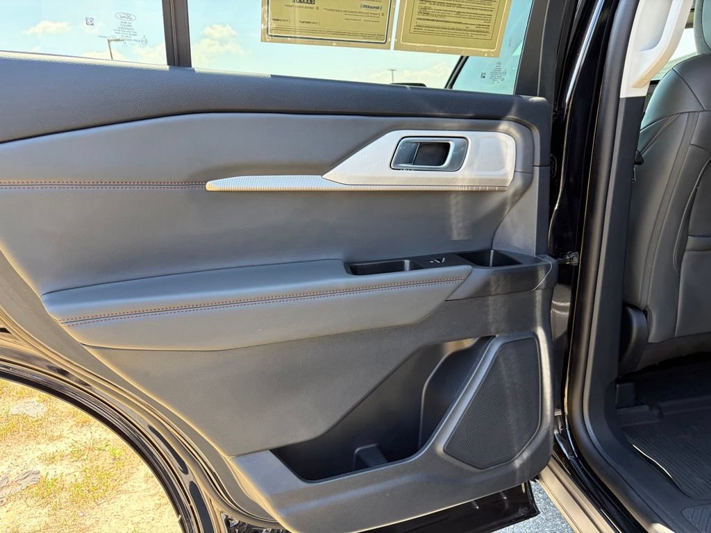 Certified 2025 Ford Explorer Active w/ Active Comfort Package AWD/4WD image 40