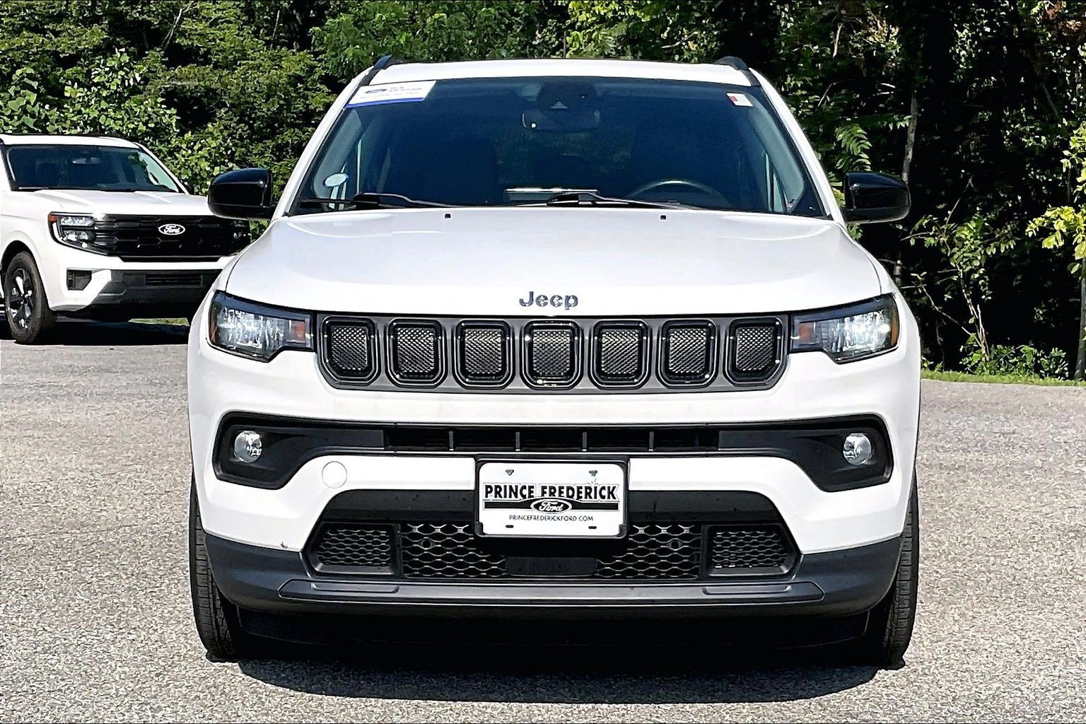 Used 2022 Jeep Compass Latitude w/ Sun and Sound Group FWD image 2