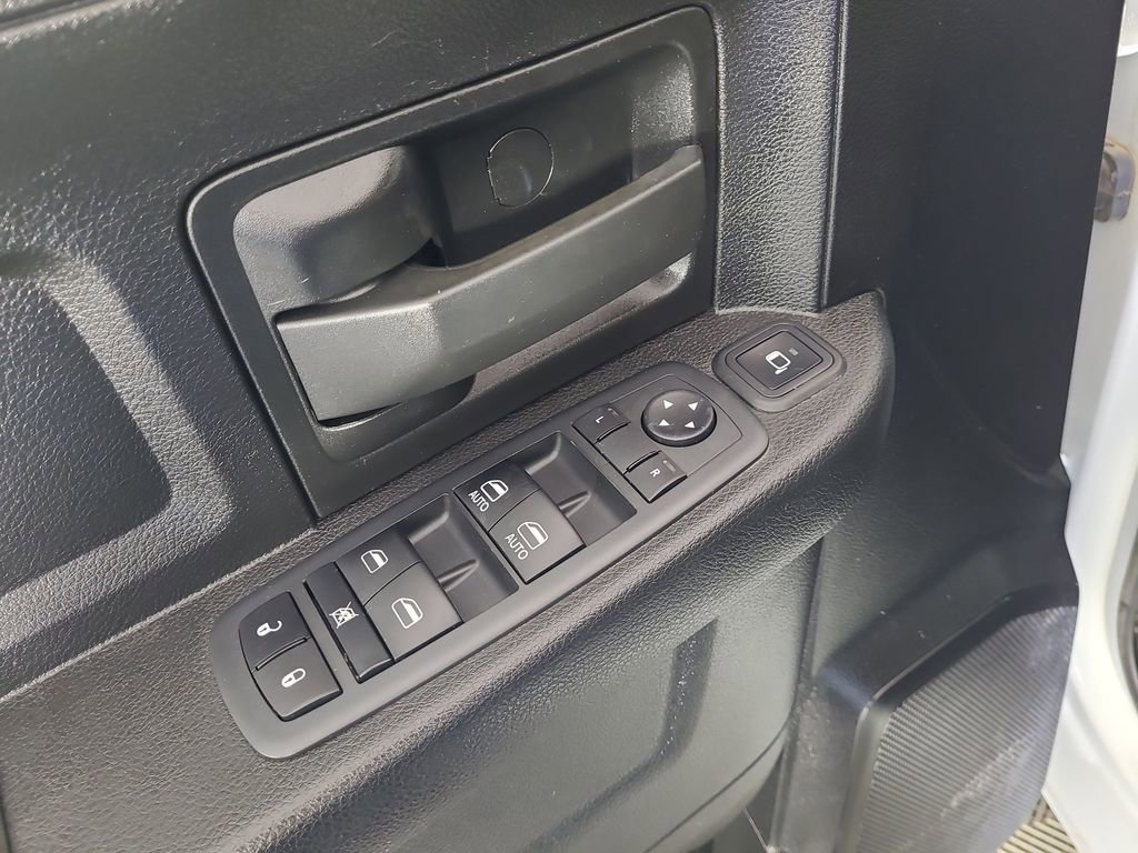 Used 2024 RAM 3500 Tradesman w/ Chrome Appearance Group image 16