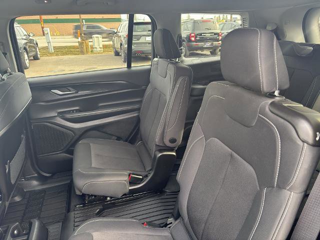 Used 2024 Jeep Grand Cherokee L Laredo image 22