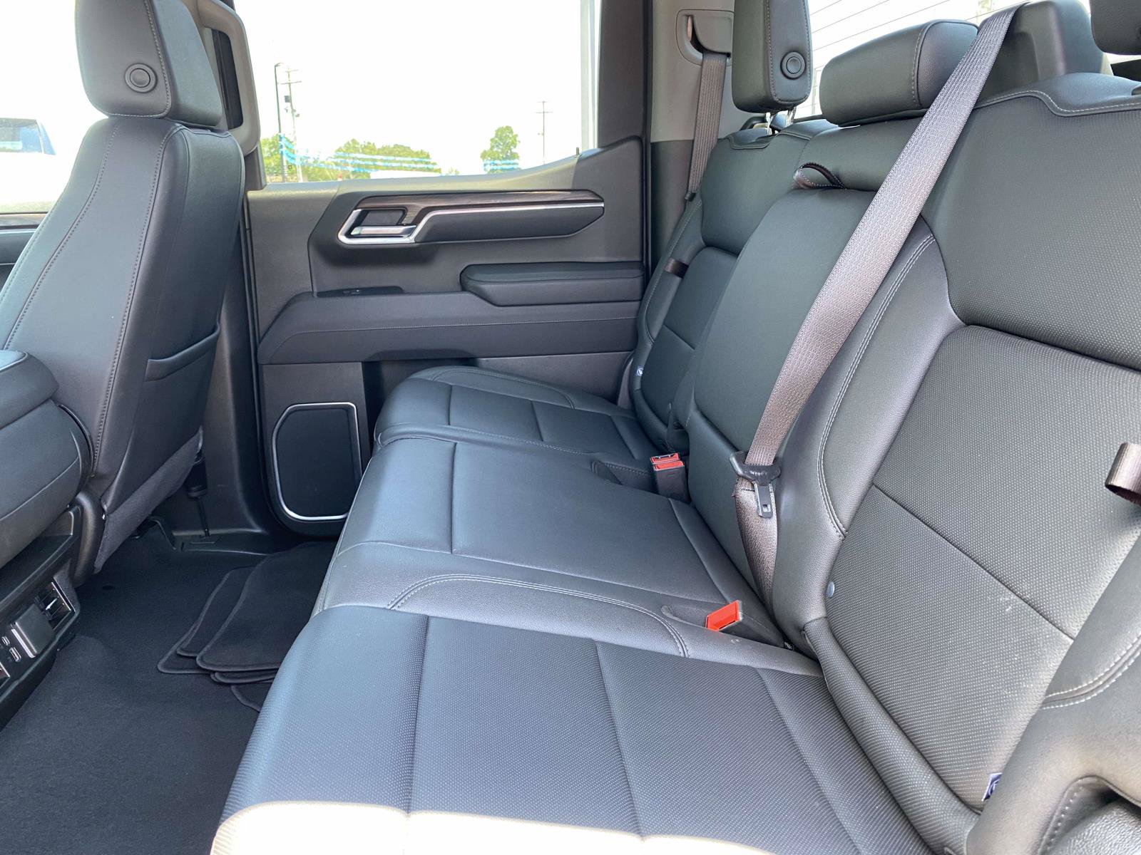 Used 2025 GMC Sierra 1500 SLT AWD/4WD image 11