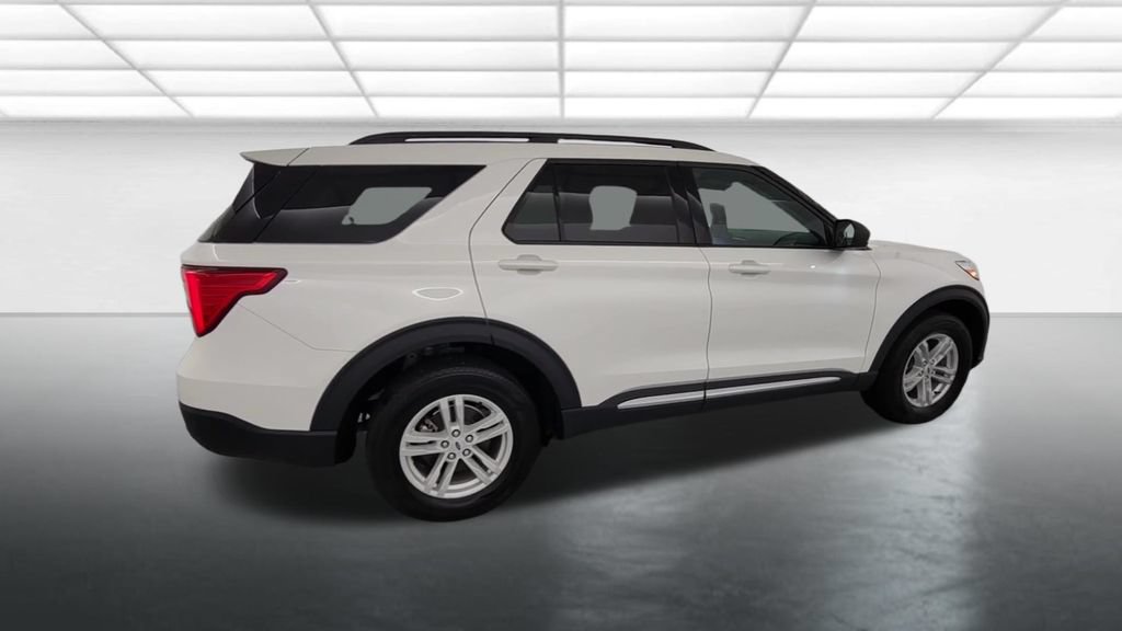 Certified 2024 Ford Explorer XLT w/ Equipment Group 202A AWD/4WD image 9