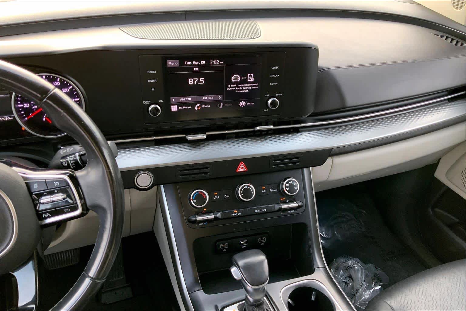 Used 2022 Kia Carnival LX FWD image 7