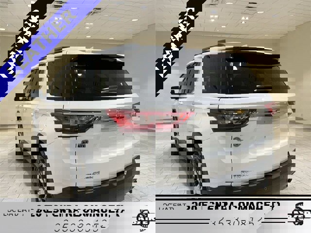 Used 2021 Chevrolet Traverse LT w/ LT Premium Package image 3