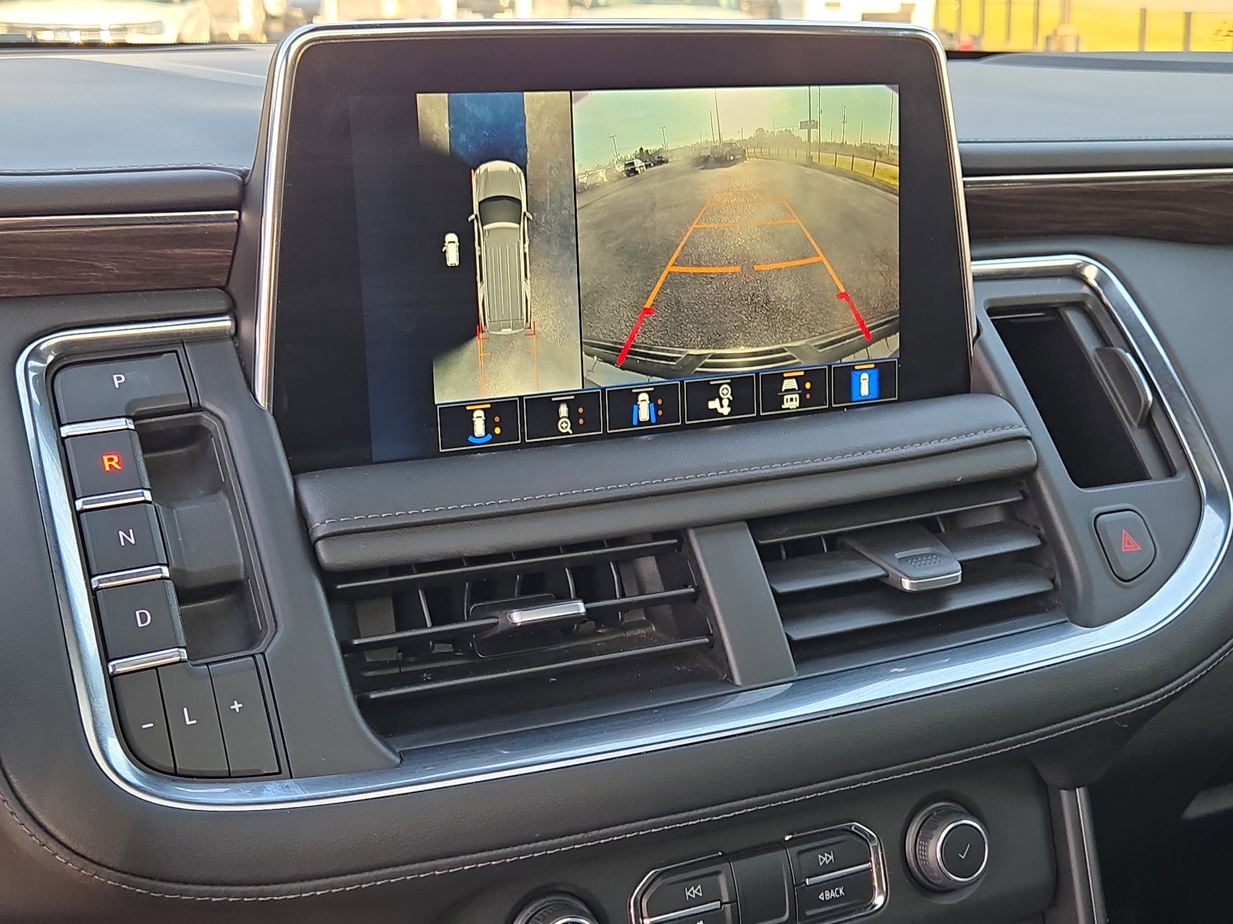 Used 2023 Chevrolet Tahoe Z71 w/ Luxury Package image 31