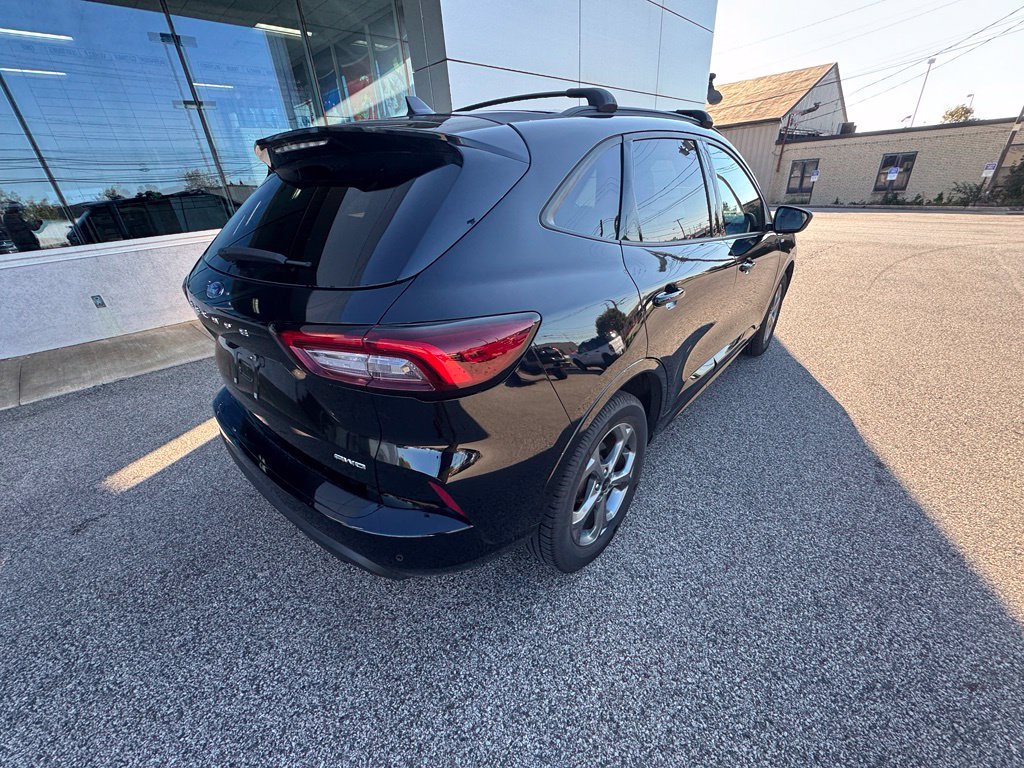 Certified 2023 Ford Escape ST-Line w/ Tech Pack #1 AWD/4WD image 5