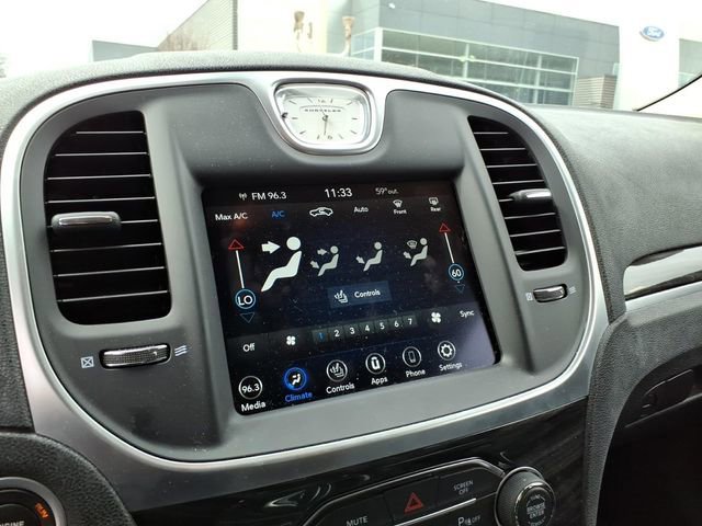 Used 2021 Chrysler 300 Touring L image 24