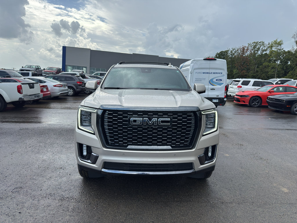 Used 2023 GMC Yukon XL Denali Ultimate AWD/4WD image 2