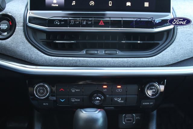 Used 2023 Jeep Compass Latitude image 17