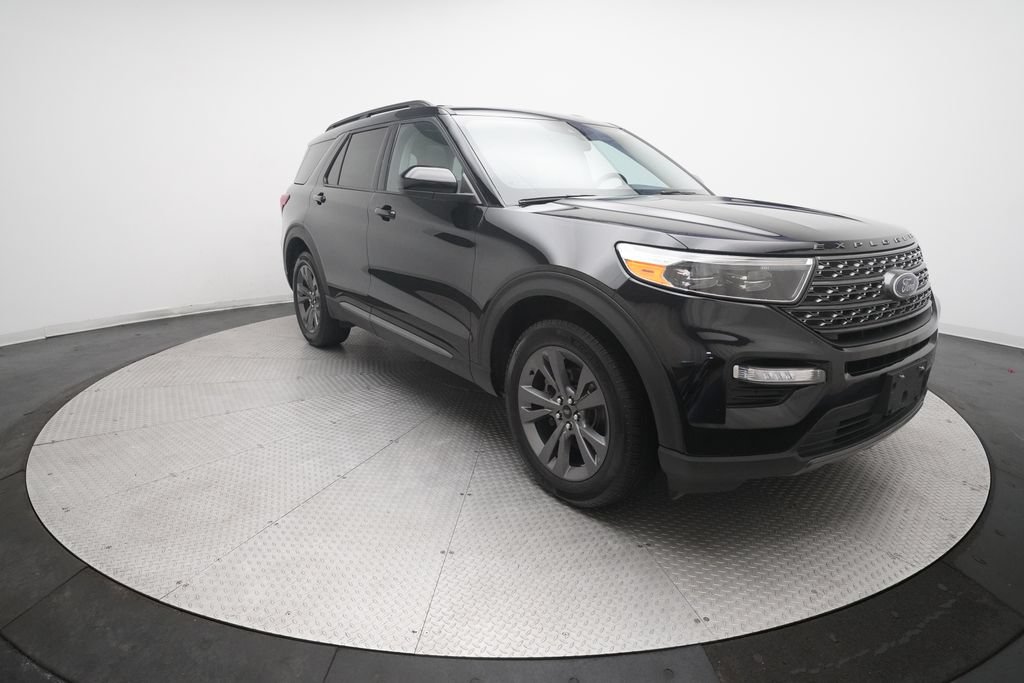 Certified 2022 Ford Explorer XLT w/ XLT Sport Appearance Package AWD/4WD image 39
