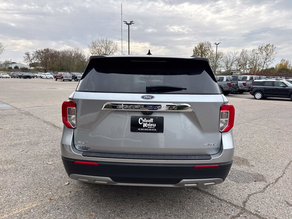 Certified 2024 Ford Explorer XLT w/ Equipment Group 202A AWD/4WD image 4