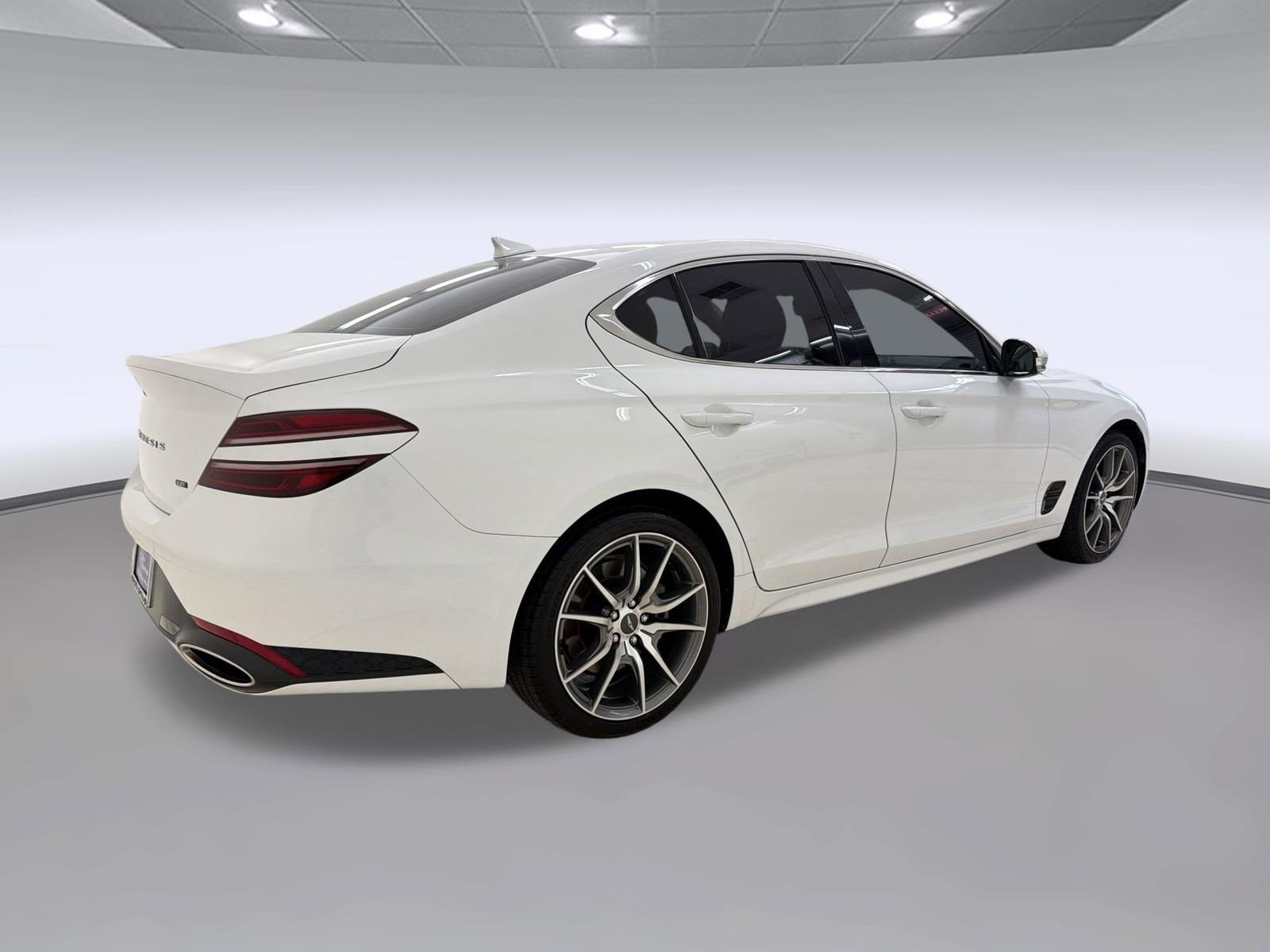 Used 2022 Genesis G70 3.3T image 4