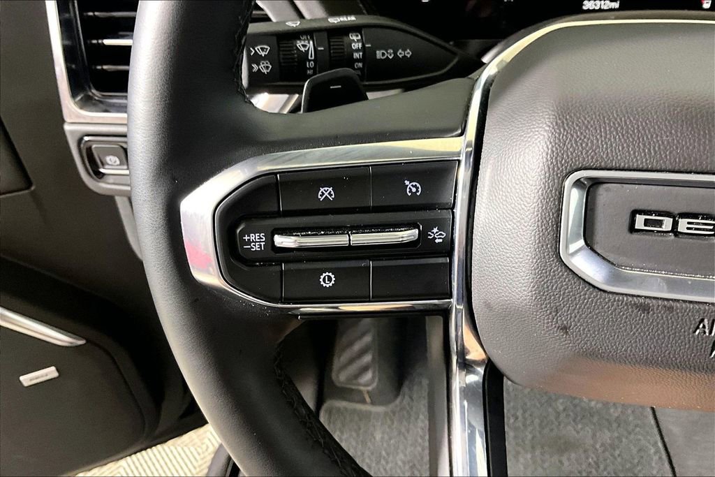 Used 2025 GMC Yukon Denali AWD/4WD image 14