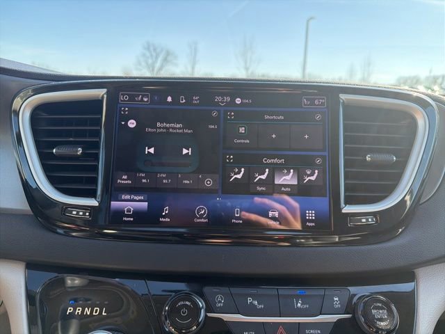 Used 2023 Chrysler Pacifica Touring-L image 29