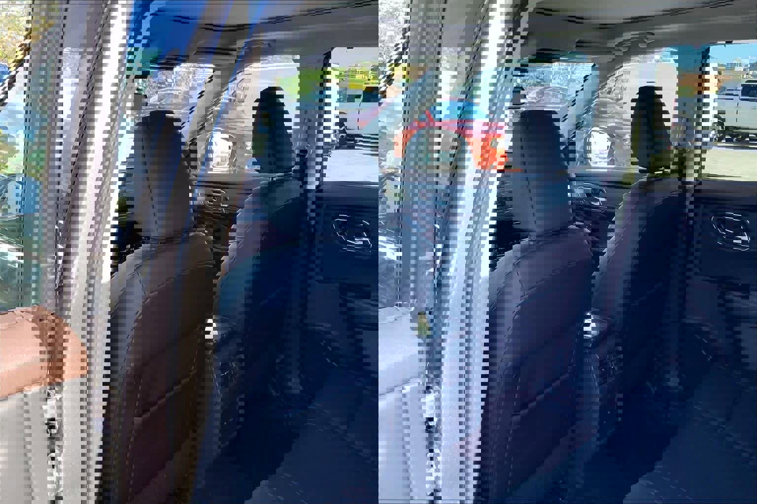 Used 2021 Nissan Rogue SV w/ Premium Package image 12