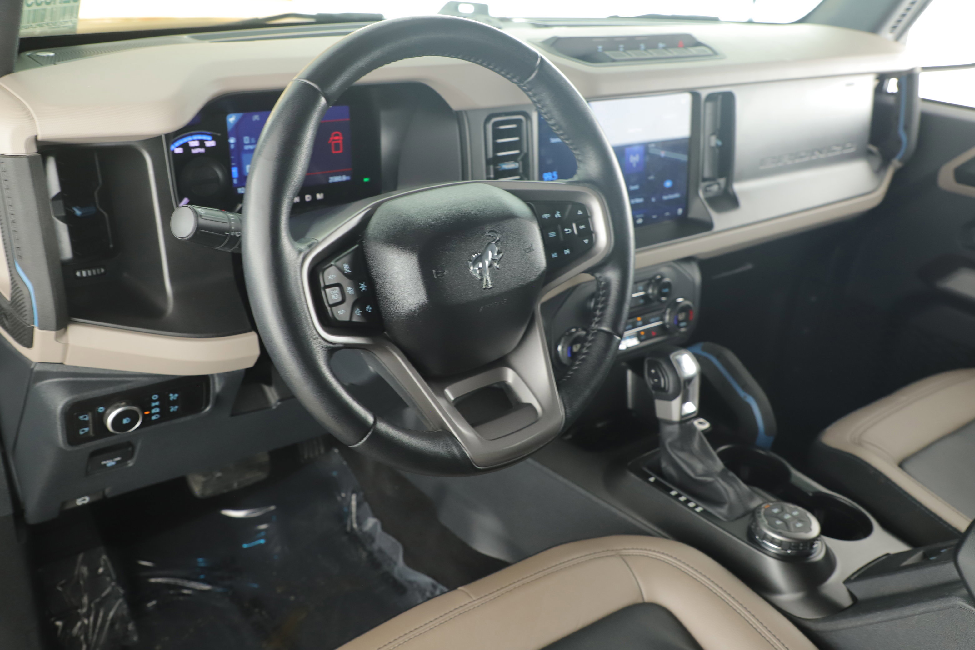 Certified 2023 Ford Bronco Wildtrak image 13