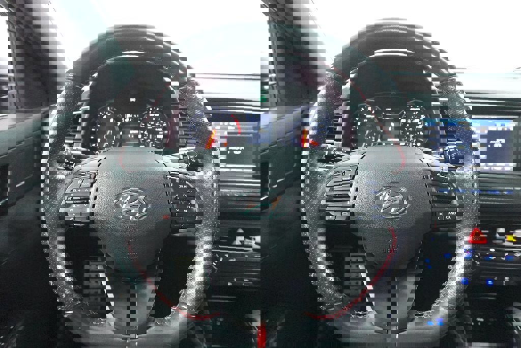 Used 2018 Hyundai Elantra Sport image 14