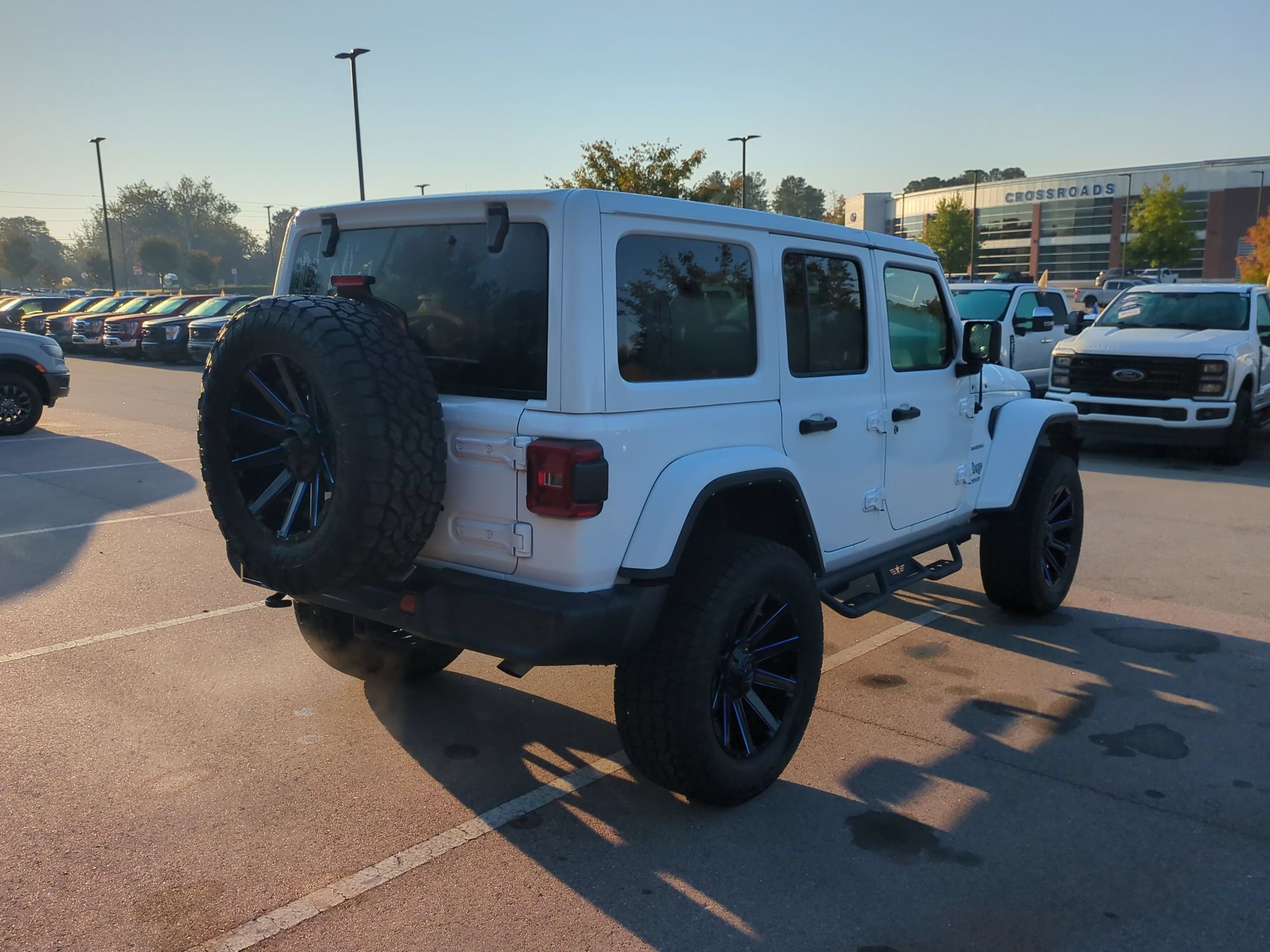 Used 2021 Jeep Wrangler Unlimited Sahara AWD/4WD image 4