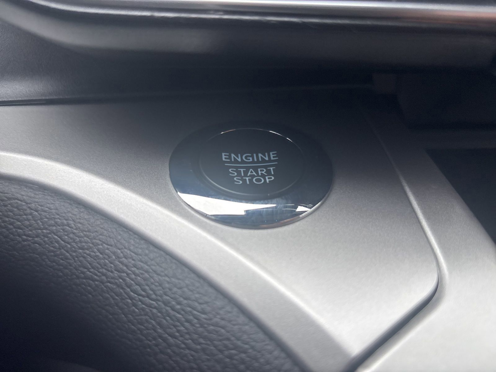 Certified 2022 Ford Explorer XLT w/ Equipment Group 202A image 16