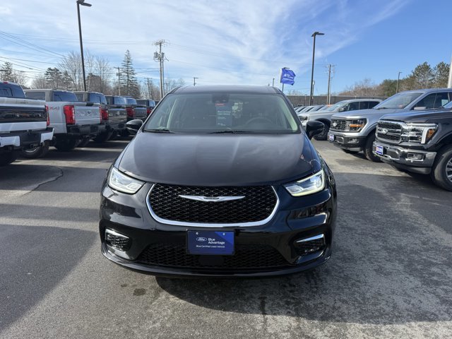 Used 2024 Chrysler Pacifica Touring-L FWD image 17
