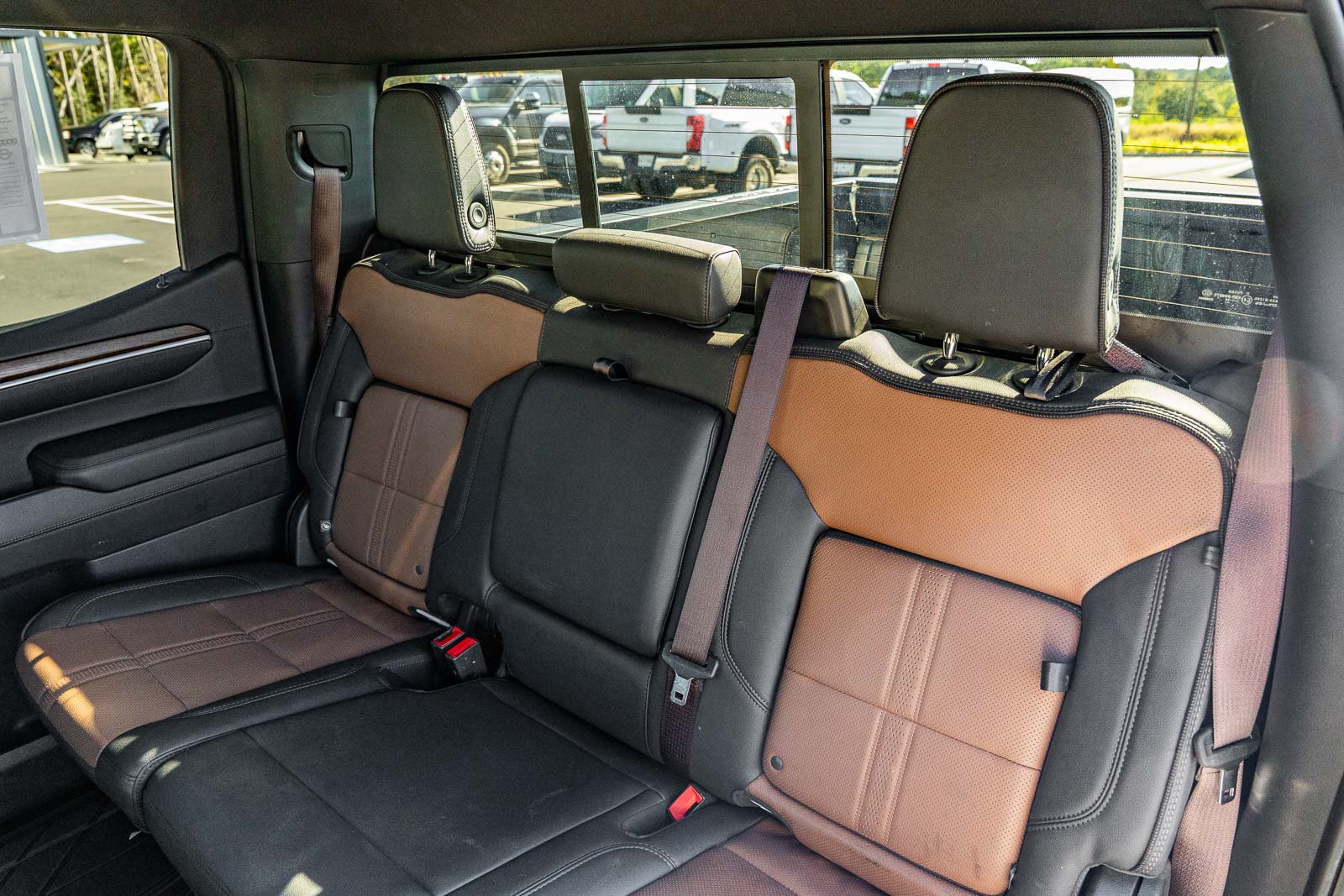 Used 2023 Chevrolet Silverado 1500 High Country w/ Technology Package AWD/4WD image 18