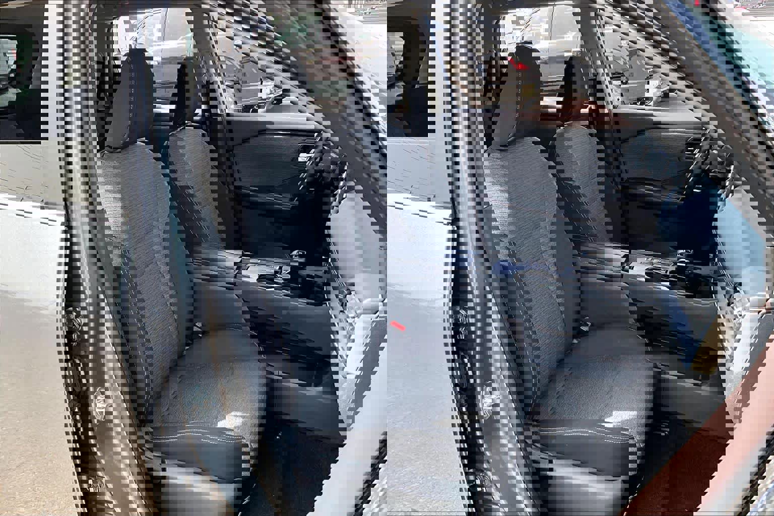 Used 2023 Nissan Rogue SV image 11