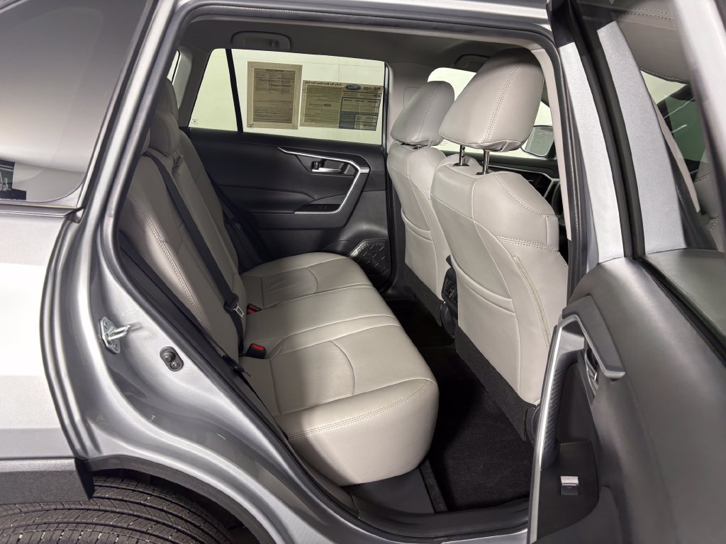 Used 2025 Toyota RAV4 XLE AWD/4WD image 32