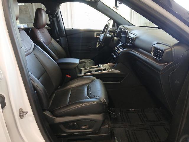 Certified 2022 Ford Explorer Platinum w/ Equipment Group 601A image 18
