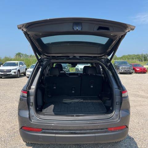 Used 2024 Jeep Grand Cherokee Altitude AWD/4WD image 20