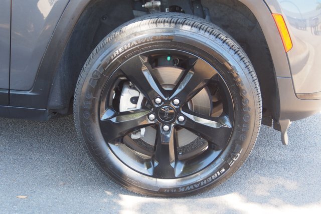 Used 2024 Jeep Grand Cherokee L Limited w/ Black Appearance Package AWD/4WD image 9