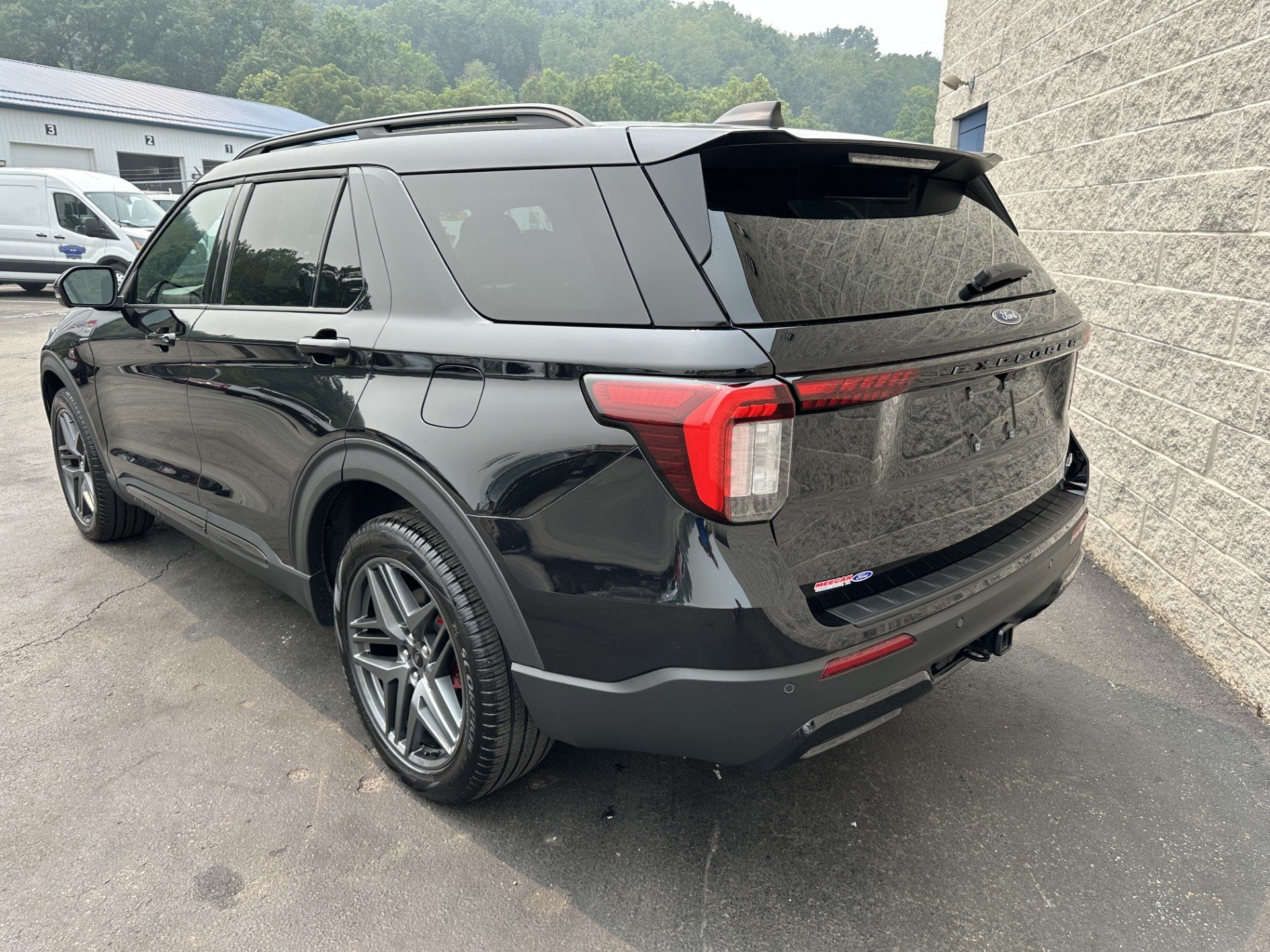 Certified 2025 Ford Explorer ST-Line w/ Premium Package AWD/4WD image 5