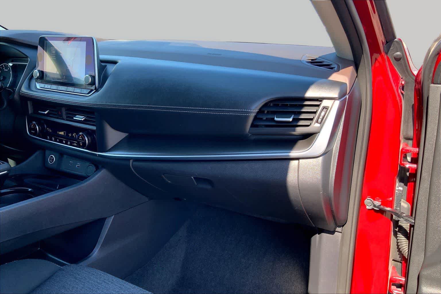 Used 2023 Nissan Rogue SV FWD image 19