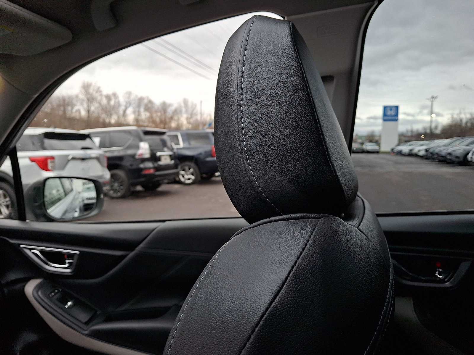 Used 2023 Subaru Forester Limited w/ Popular Package #2 AWD/4WD image 17