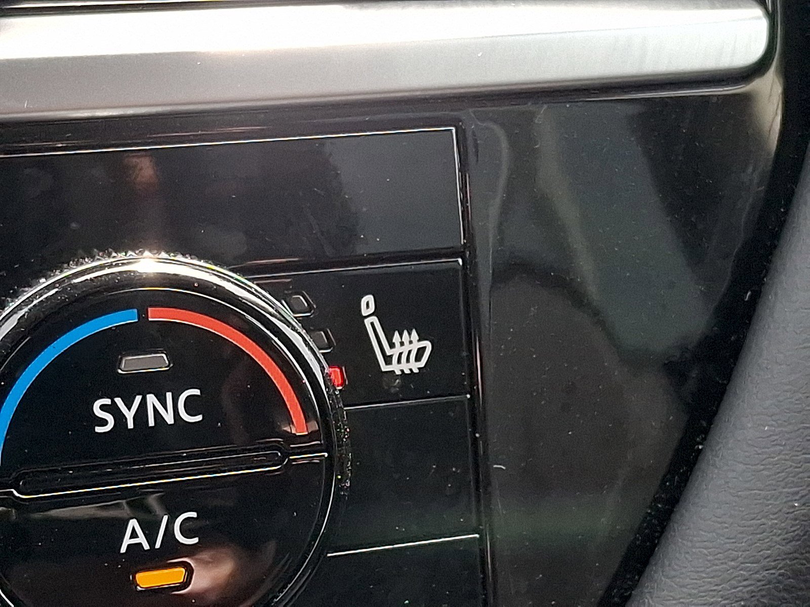 Used 2025 Nissan Pathfinder SV image 24