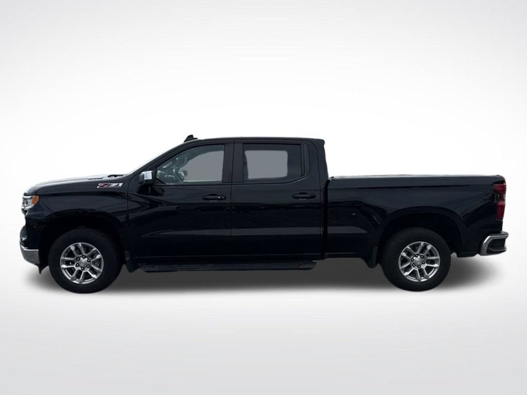 Used 2024 Chevrolet Silverado 1500 LT w/ Z71 Off-Road Package AWD/4WD image 3