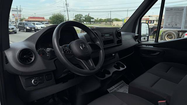 Used 2023 Mercedes-Benz Sprinter 2500 image 9