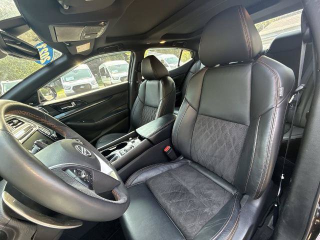 Used 2023 Nissan Maxima SR w/ Sport Mat Group FWD image 11