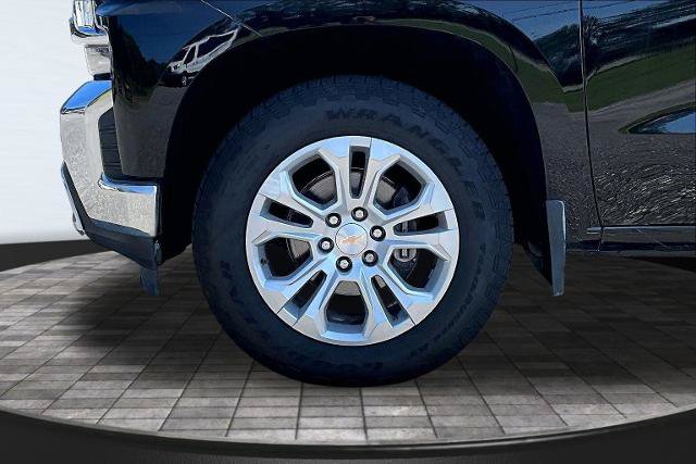Used 2022 Chevrolet Silverado 1500 LTZ w/ LTZ Premium Package AWD/4WD image 9