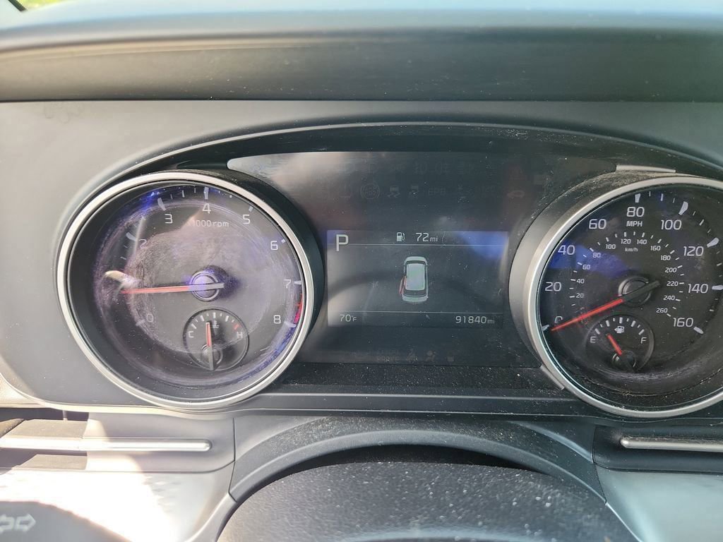 Used 2023 Kia Carnival LX image 28