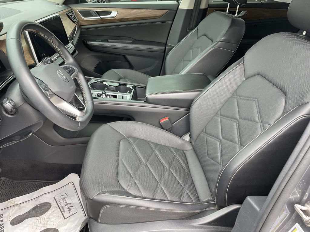 Used 2024 Volkswagen Atlas SE FWD image 13