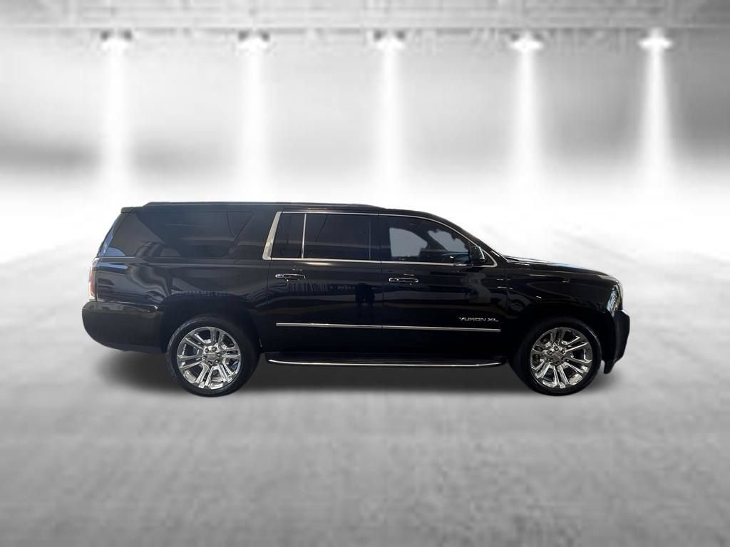 Used 2017 GMC Yukon XL SLT w/ Premium Edition AWD/4WD image 3