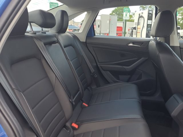 Used 2023 Volkswagen Jetta SE FWD image 16