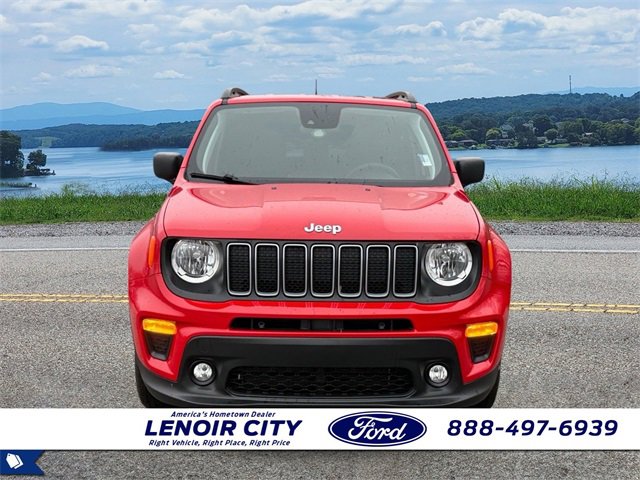 Used 2022 Jeep Renegade Latitude image 2