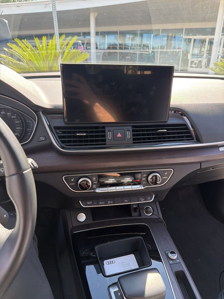 Used 2021 Audi Q5 2.0T Premium w/ Convenience Package AWD/4WD image 2