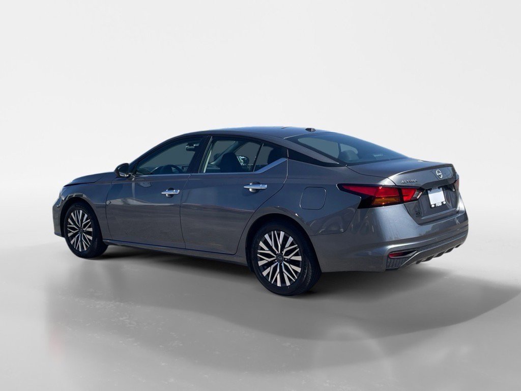 Used 2024 Nissan Altima 2.5 SV image 5