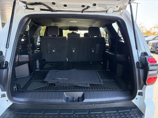 Used 2025 Toyota 4Runner SR5 AWD/4WD image 13