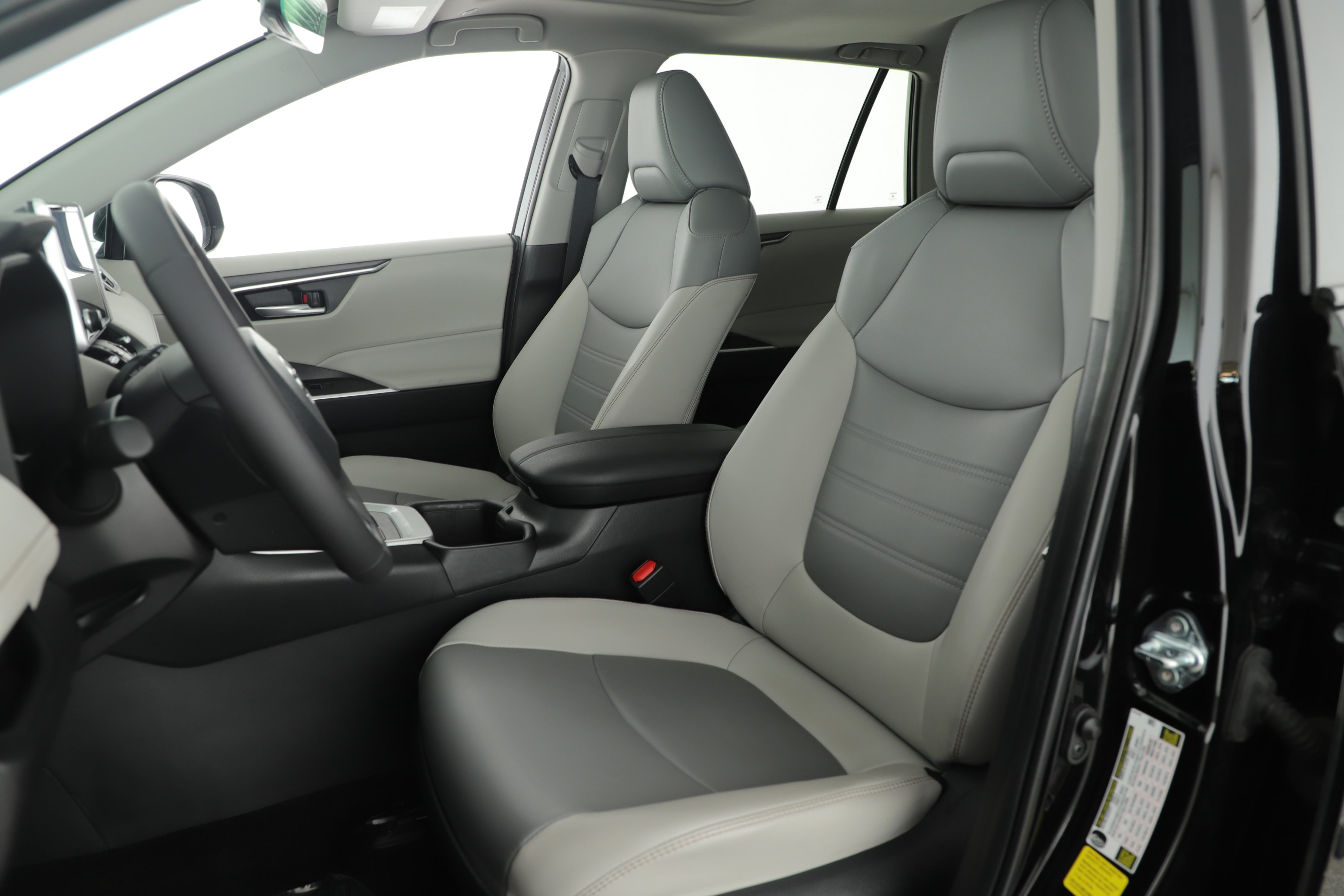 Used 2025 Toyota RAV4 XLE Premium FWD image 12