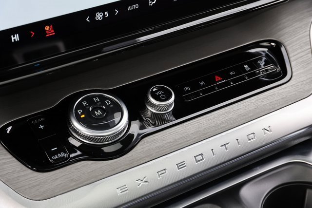 Certified 2025 Ford Expedition Platinum w/ Driver's Package image 27