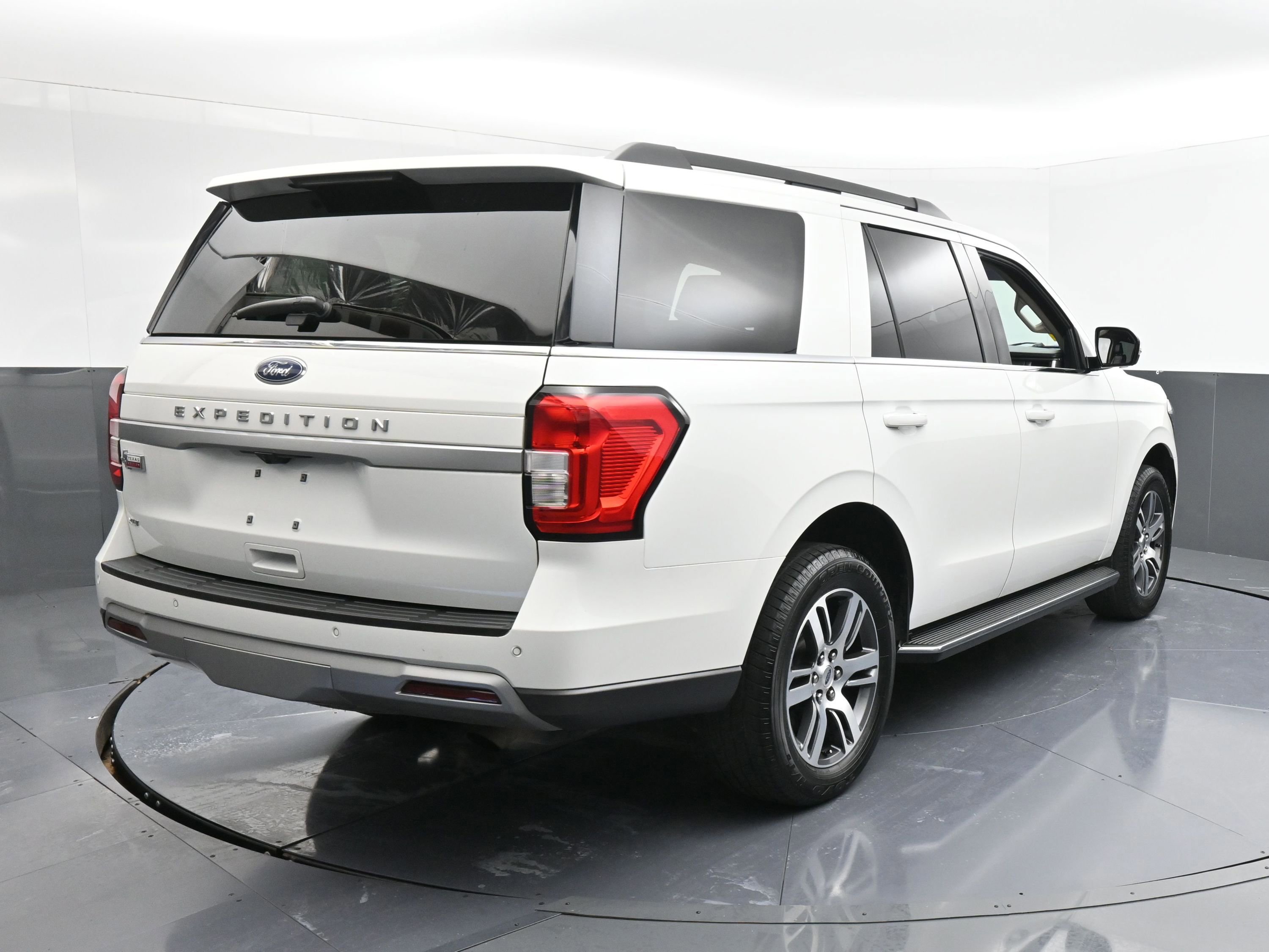 Certified 2022 Ford Expedition XLT image 14