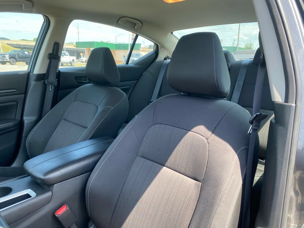 Used 2025 Nissan Altima 2.5 SV FWD image 11
